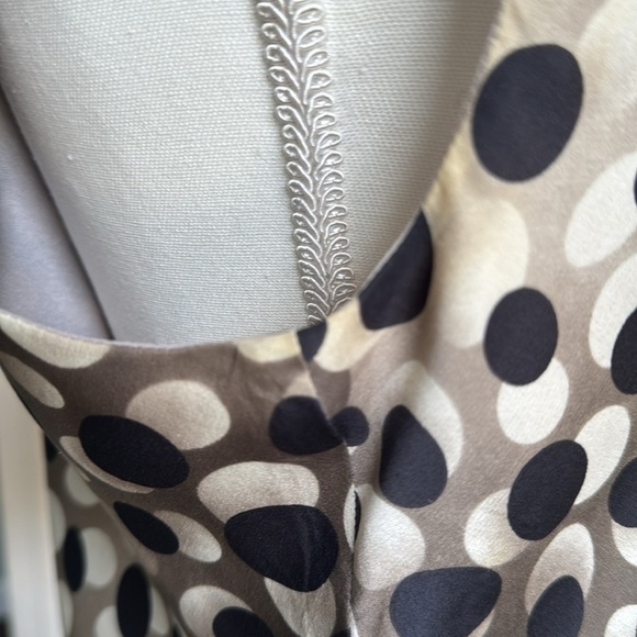 Armani Collezioni size 14 silk sleeveless blouse gray, ivory and grayish beige - Picture 8 of 9